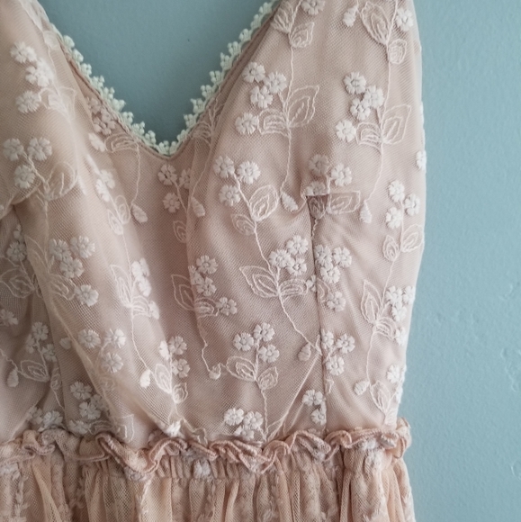 Lace Dress - Picture 3 of 4